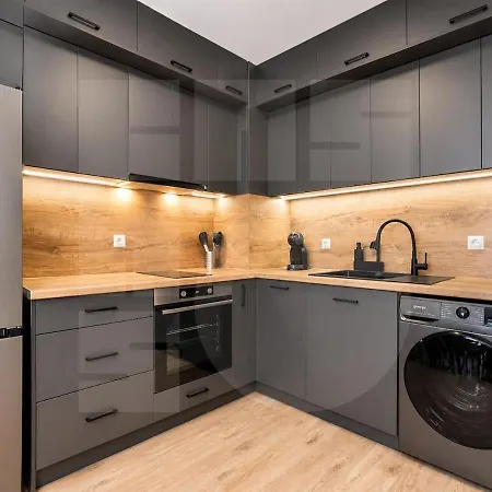 Apartment 1br Golden Urban Nest With Parking *