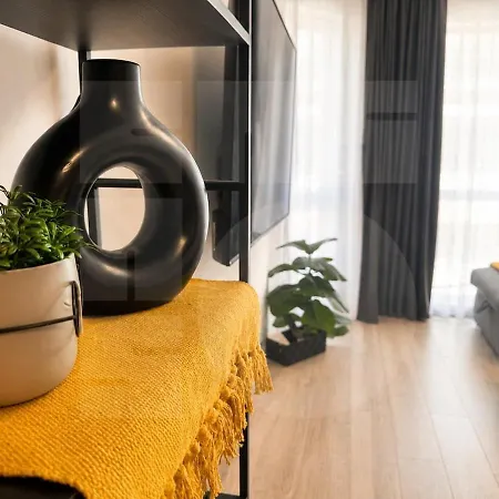 1br Golden Urban Nest With Parking Warna