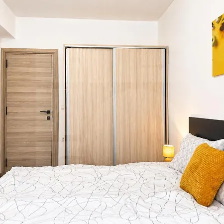 Apartment 1br Golden Urban Nest With Parking *